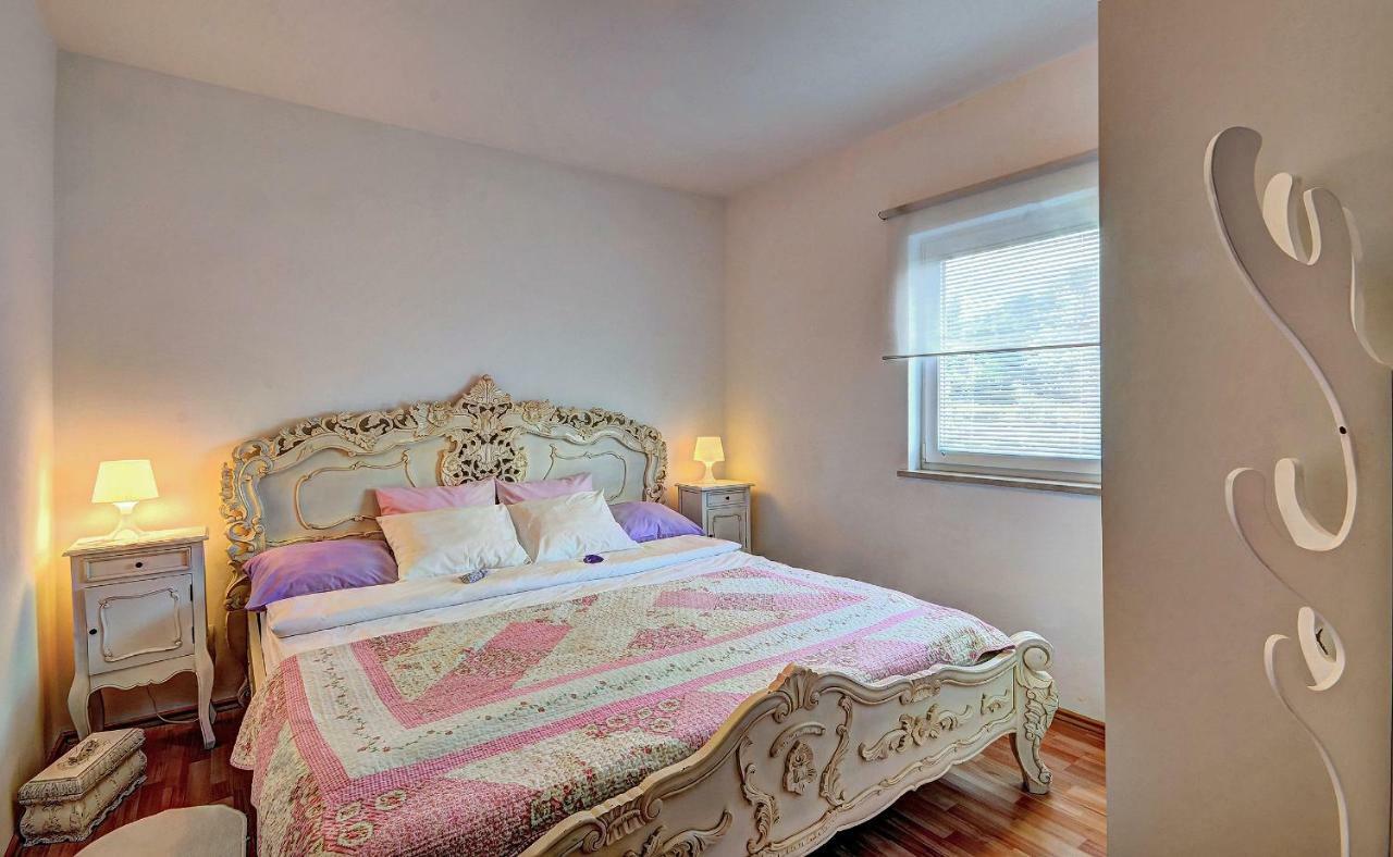 Lila Apartmán
